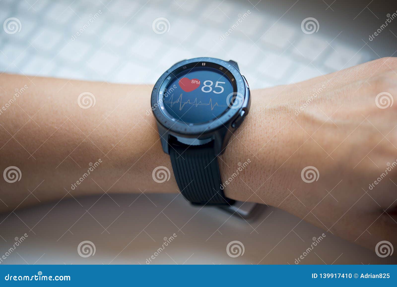 smart watch at womanÃ¢â¬â¢s hand checking heart rate at the office